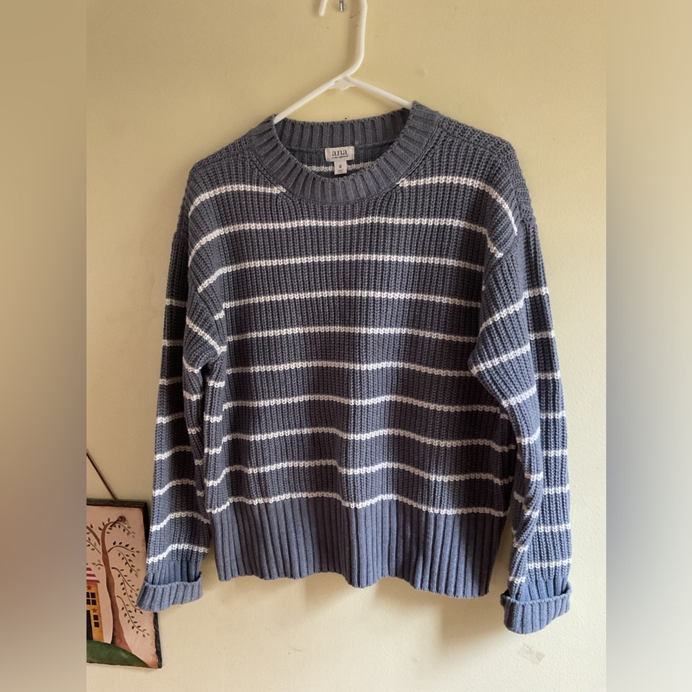 NWOT….GRAY/WHITE STRIPED A.N.A. SWEATER. SUZE MEDIUM